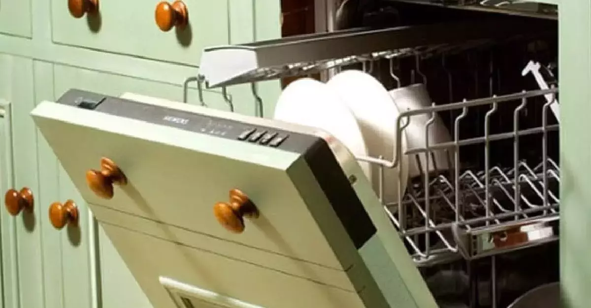 What are chattels and fixtures? Do they come with the property? P&B Law